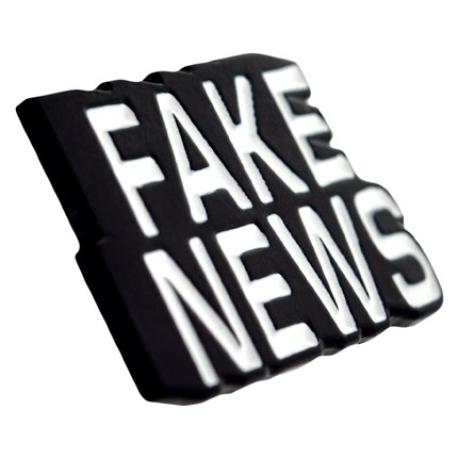     Trump Fake News 2 Pin Set